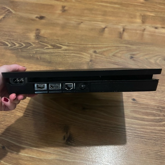 PS4 console with remote and HDMI cable - Picture 2 of 5